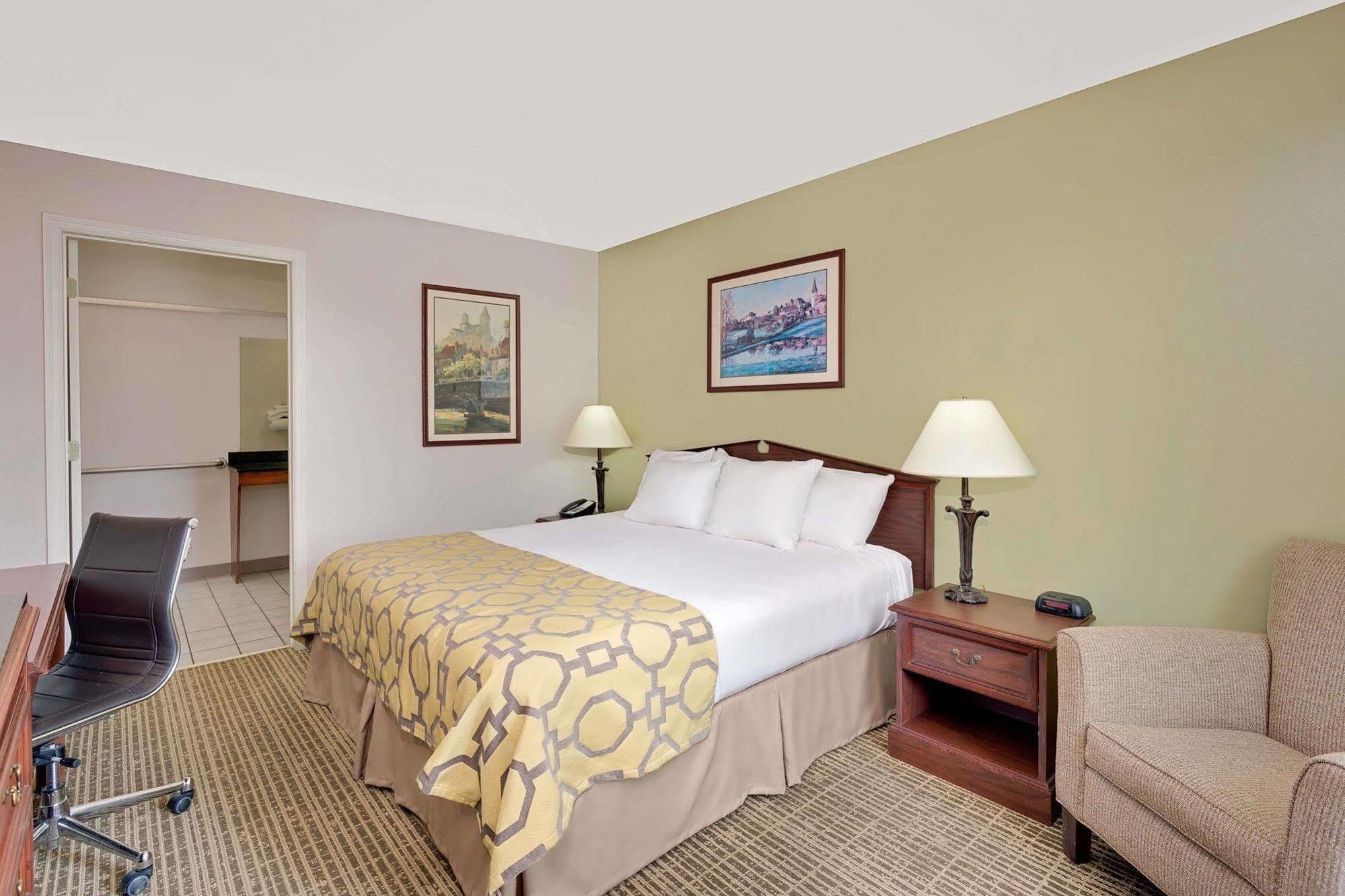 Baymont By Wyndham Cleveland Exterior foto